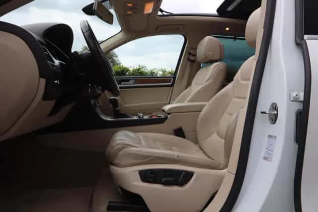 Volkswagen Touareg (2012) thumbnail 6