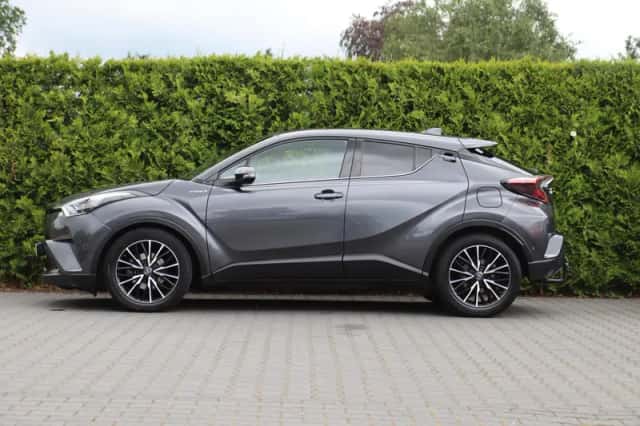 Toyota C-HR (2017) thumbnail 3