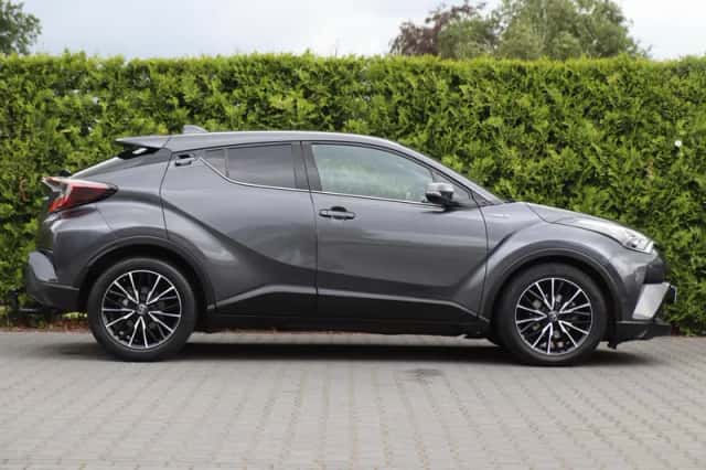 Toyota C-HR (2017) thumbnail 4