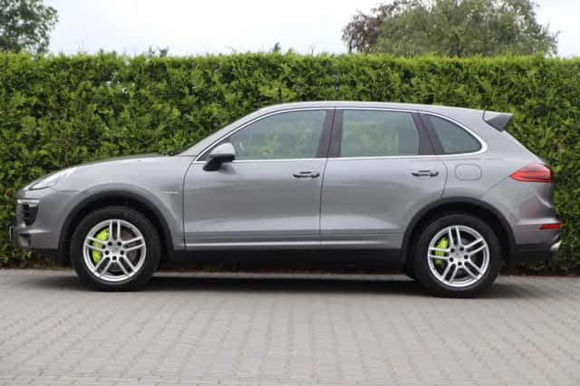 Porsche Cayenne (2015) thumbnail 3