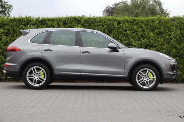 Porsche Cayenne (2015) thumbnail 4