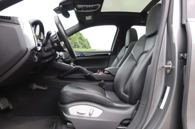 Porsche Cayenne (2015) thumbnail 6