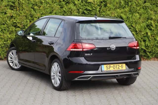 Volkswagen Golf (2018) thumbnail 2
