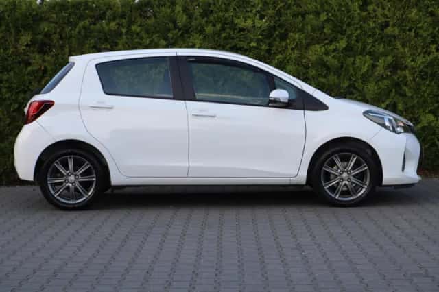 Toyota Yaris (2016) thumbnail 4
