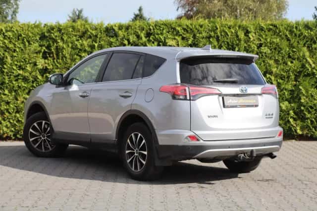 Toyota RAV4 (2018) thumbnail 2
