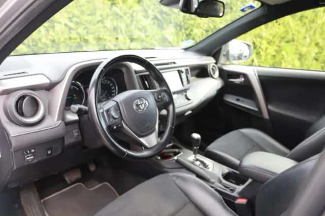 Toyota RAV4 (2018) thumbnail 3