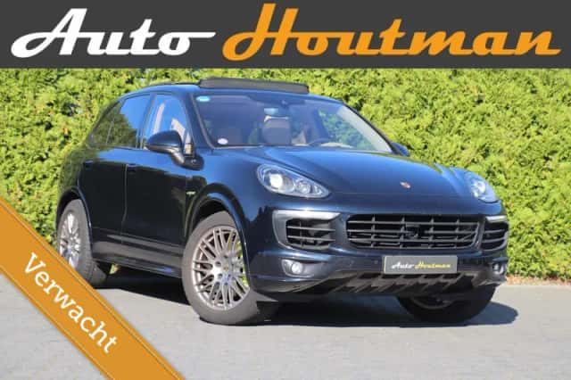 Porsche Cayenne (2016) thumbnail 1