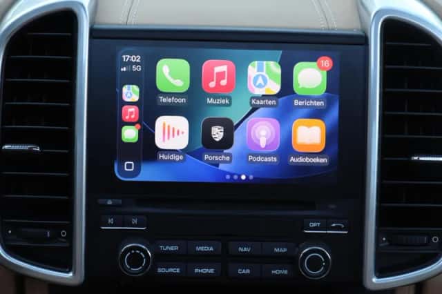 Porsche Cayenne (2016) thumbnail 6
