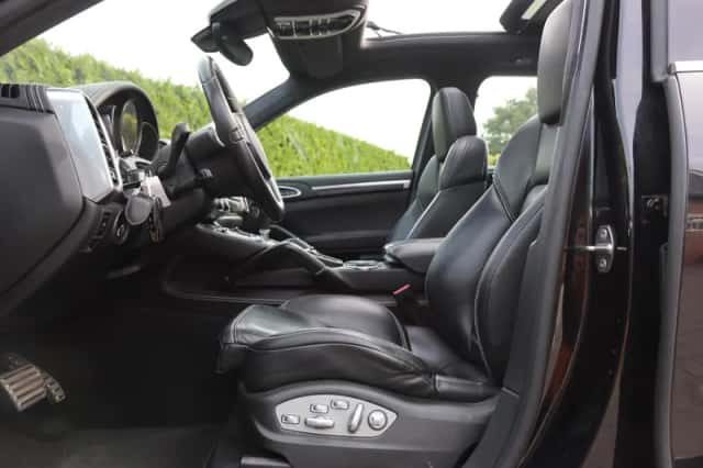 Porsche Cayenne (2014) thumbnail 4