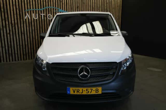 Mercedes-Benz Vito (2018) thumbnail 2