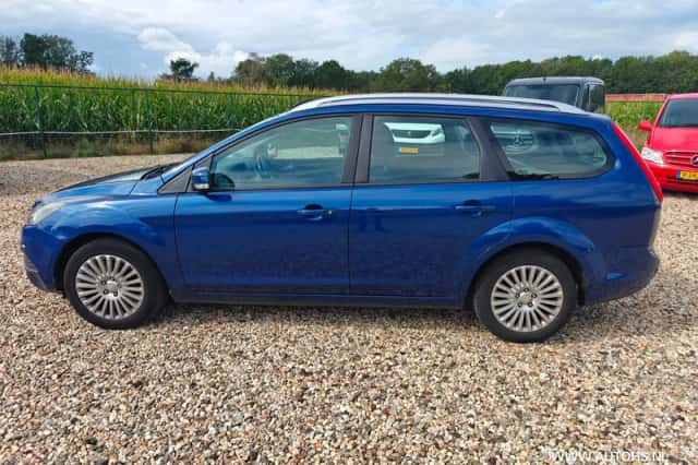 Ford Focus (2010) thumbnail 2