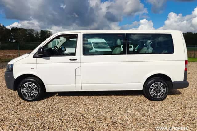 Volkswagen Transporter (2012) thumbnail 2