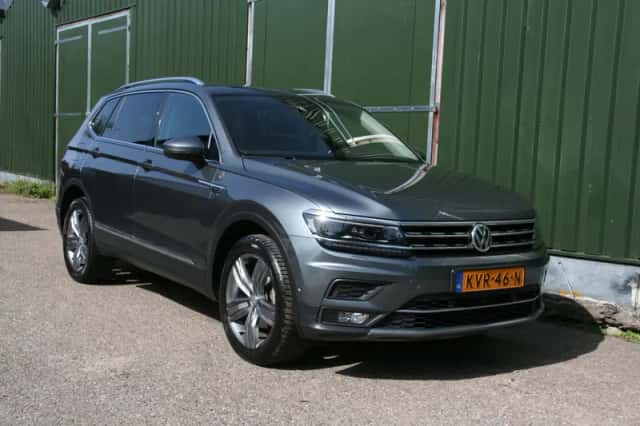 Volkswagen Tiguan (2018) thumbnail 1
