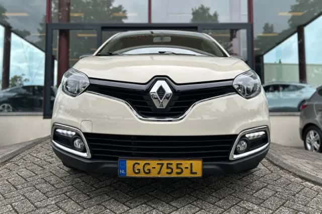 Renault Captur (2015) thumbnail 2