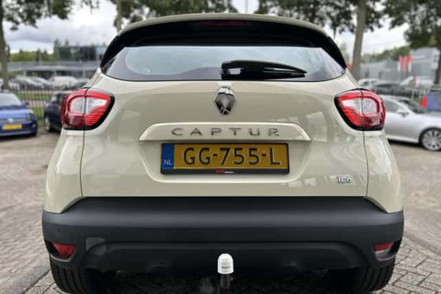 Renault Captur (2015) thumbnail 4