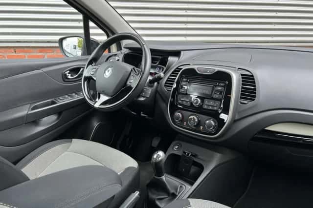 Renault Captur (2015) thumbnail 5