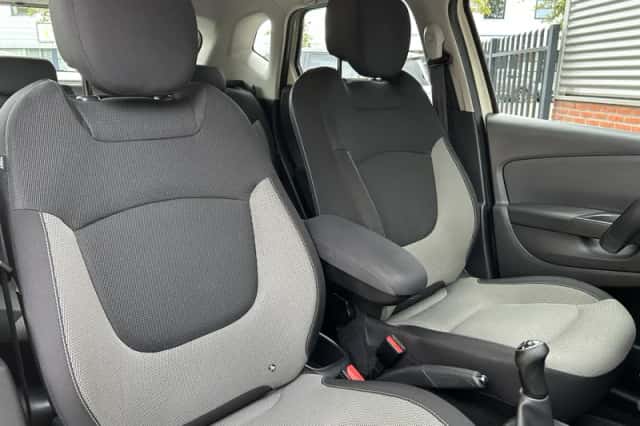 Renault Captur (2015) thumbnail 6