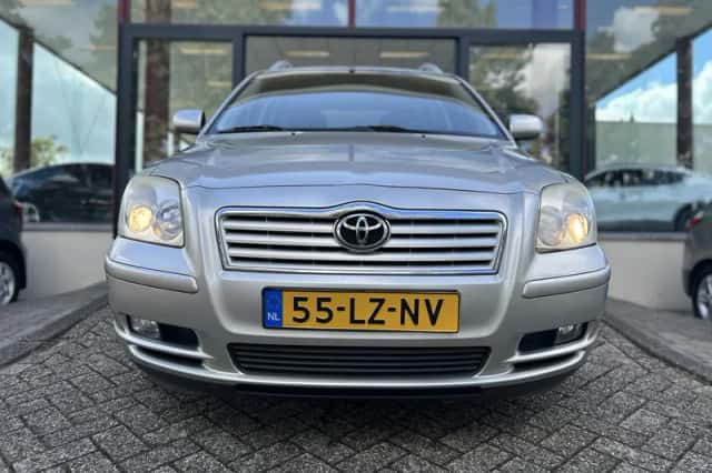Toyota Avensis (2003) thumbnail 2