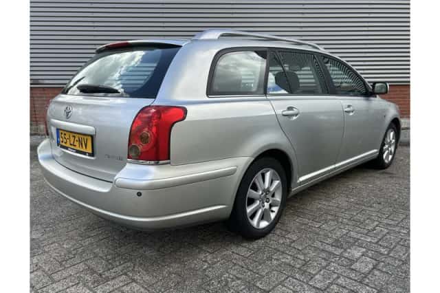 Toyota Avensis (2003) thumbnail 3
