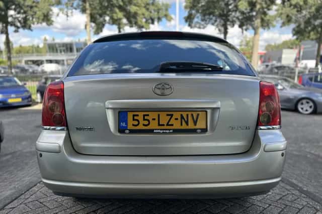 Toyota Avensis (2003) thumbnail 4