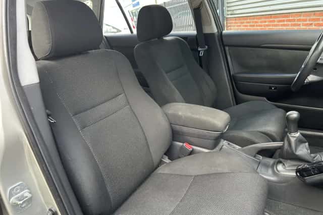 Toyota Avensis (2003) thumbnail 6