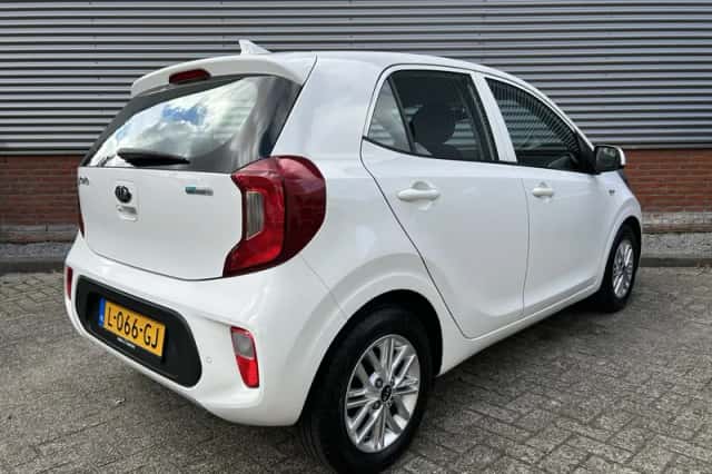 Kia Picanto (2021) thumbnail 3