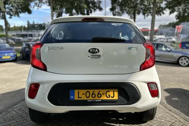 Kia Picanto (2021) thumbnail 4