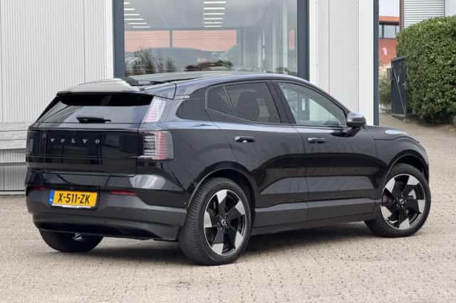 Volvo EX30 (2024) thumbnail 2