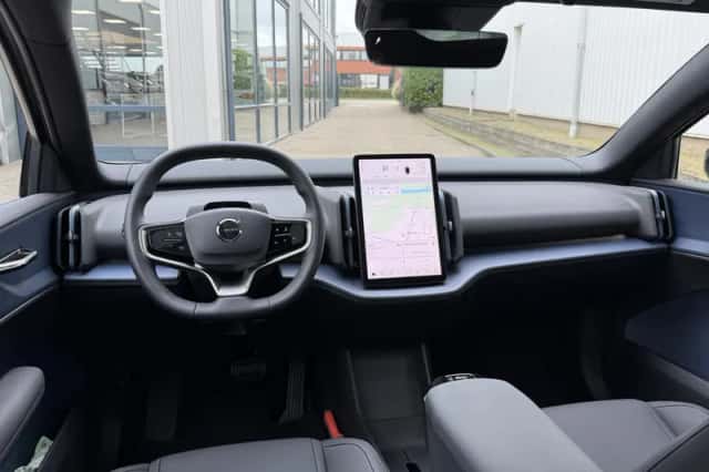 Volvo EX30 (2024) thumbnail 3