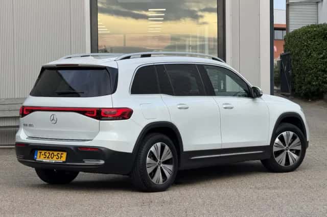 Mercedes-Benz EQB (2023) thumbnail 2