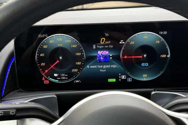Mercedes-Benz EQB (2023) thumbnail 4