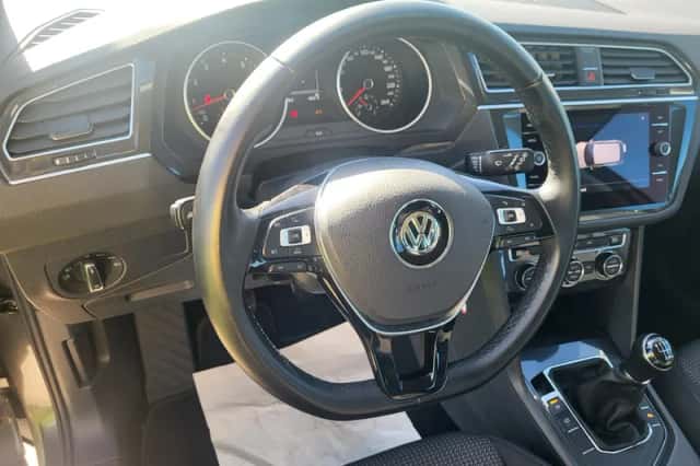 Volkswagen Tiguan (2018) thumbnail 4