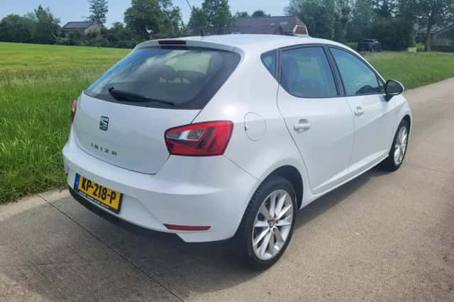 SEAT Ibiza (2017) thumbnail 2
