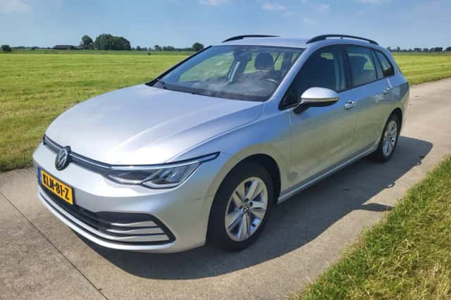 Volkswagen Golf (2022) thumbnail 2