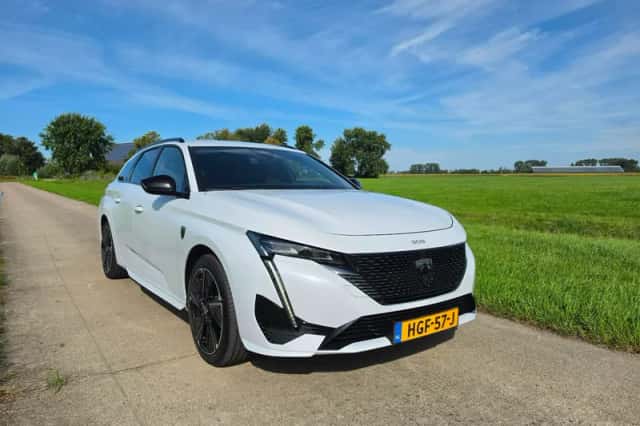 Peugeot e-308 (2025) thumbnail 1