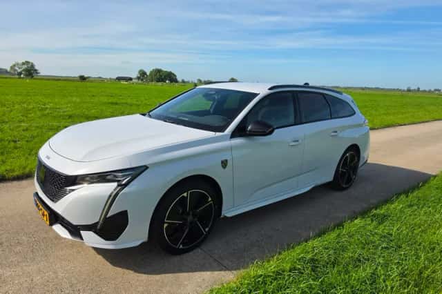 Peugeot e-308 (2025) thumbnail 3