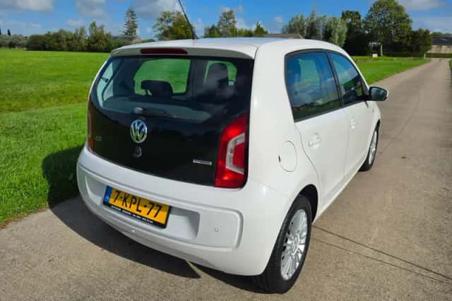 Volkswagen Up! (2013) thumbnail 2