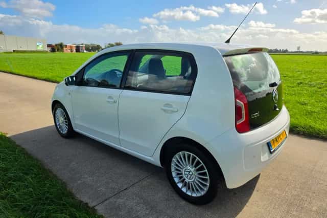 Volkswagen Up! (2013) thumbnail 6