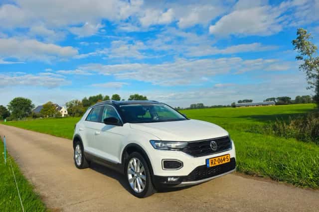 Volkswagen T-Roc (2018) thumbnail 1