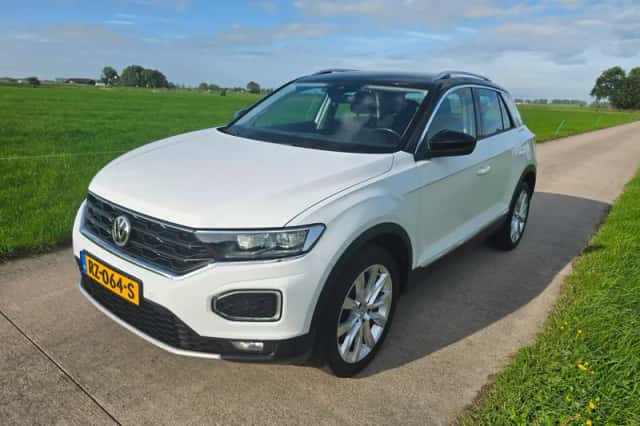 Volkswagen T-Roc (2018) thumbnail 2