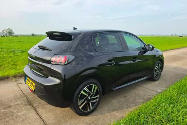 Peugeot 208 (2023) thumbnail 3