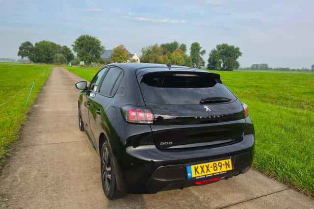Peugeot 208 (2023) thumbnail 6