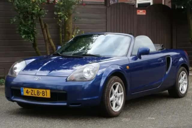 Toyota MR2 (2000) thumbnail 1