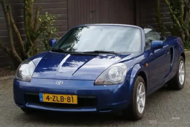 Toyota MR2 (2000) thumbnail 3
