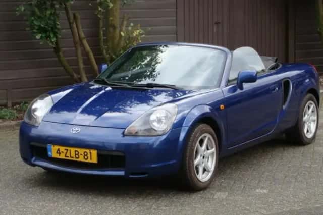 Toyota MR2 (2000) thumbnail 4