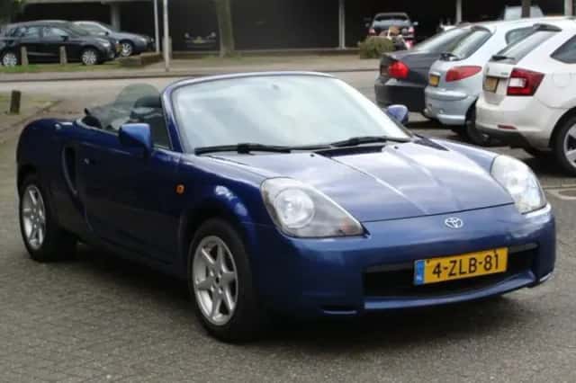 Toyota MR2 (2000) thumbnail 5