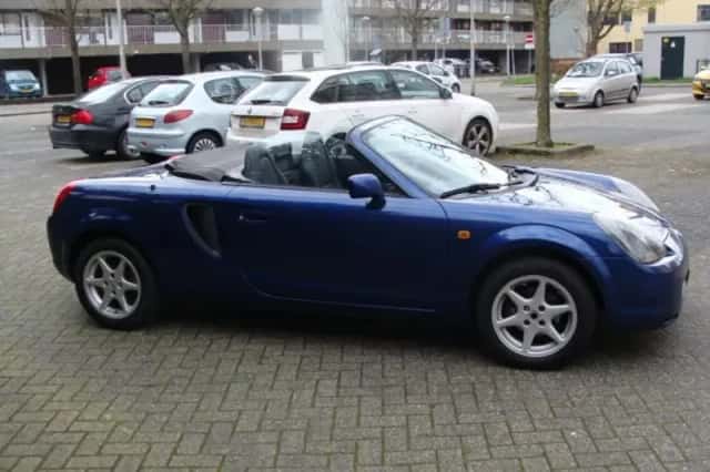 Toyota MR2 (2000) thumbnail 6