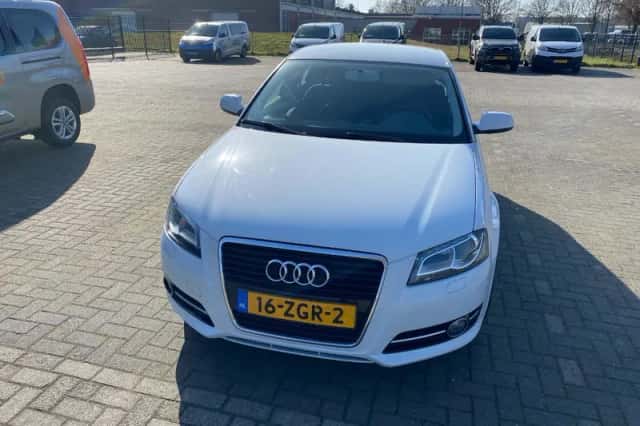 Audi A3 (2012) thumbnail 4
