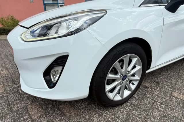 Ford Fiesta (2018) thumbnail 2
