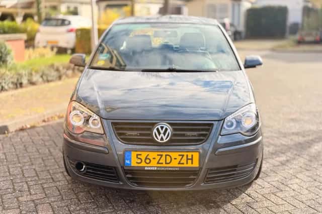Volkswagen Polo (2008) thumbnail 2